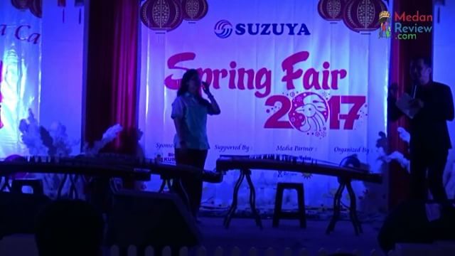 Pembukaan Suzuya Spring Fair 2017 Dimeriahkan Dengan Penampilan Kecapi Tiongkok (Guzheng)