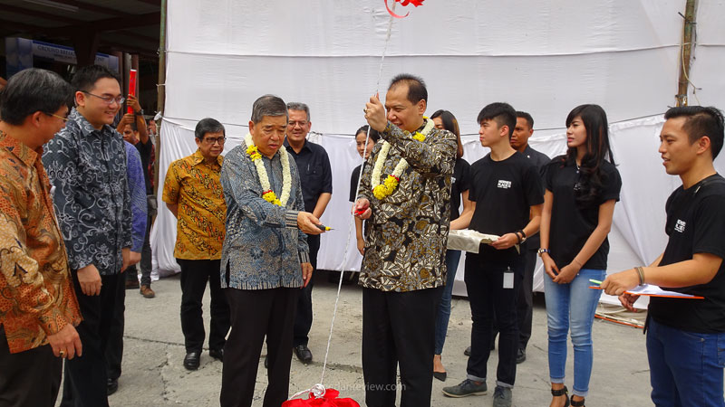 Pelepasan Balon Udara oleh Bapak Hermes Thamrin dan Bapak Chairul Tanjung