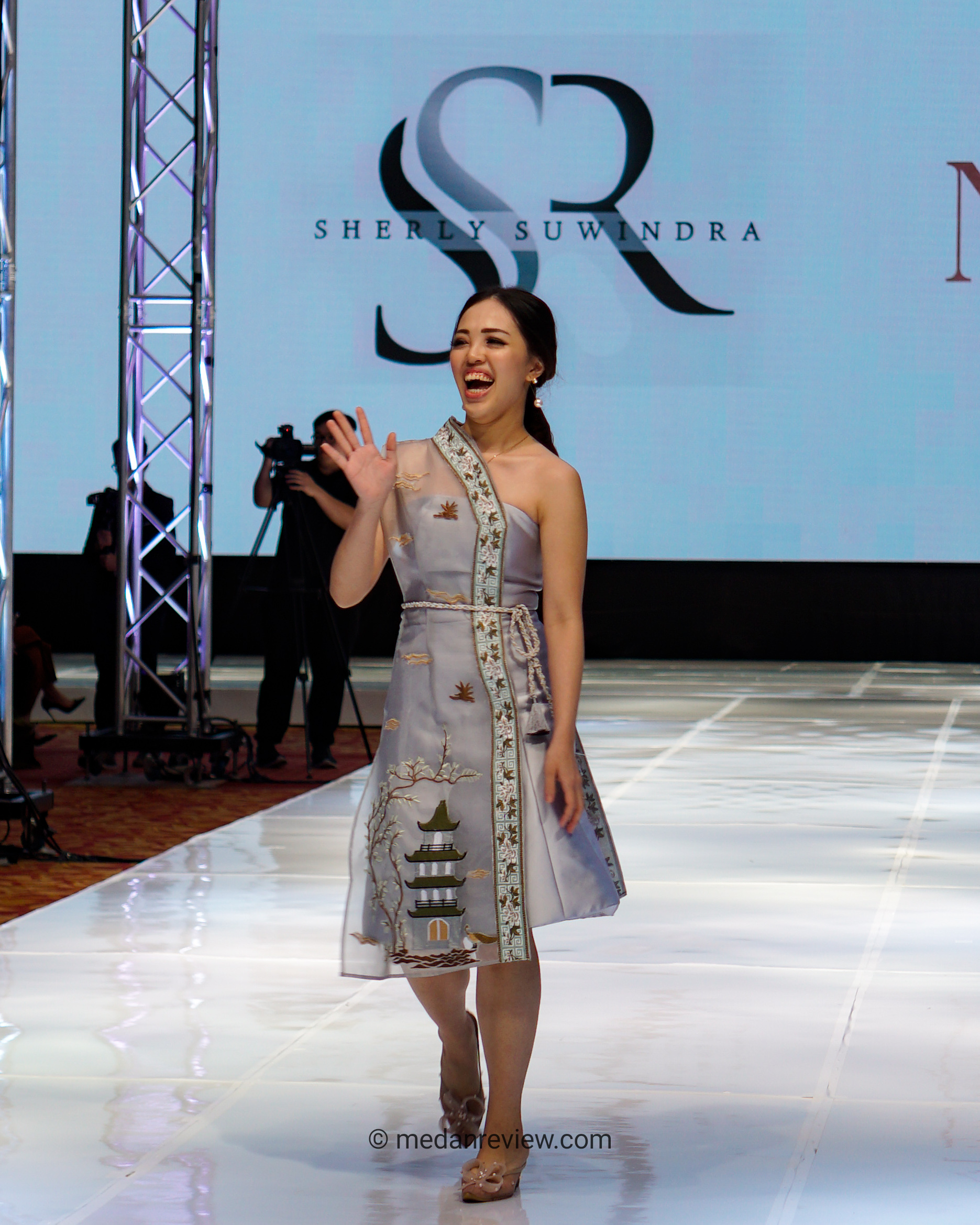 Photo #5 : Enam Fashion Designer Di Fashion Show The JW Wedding Fest 2020