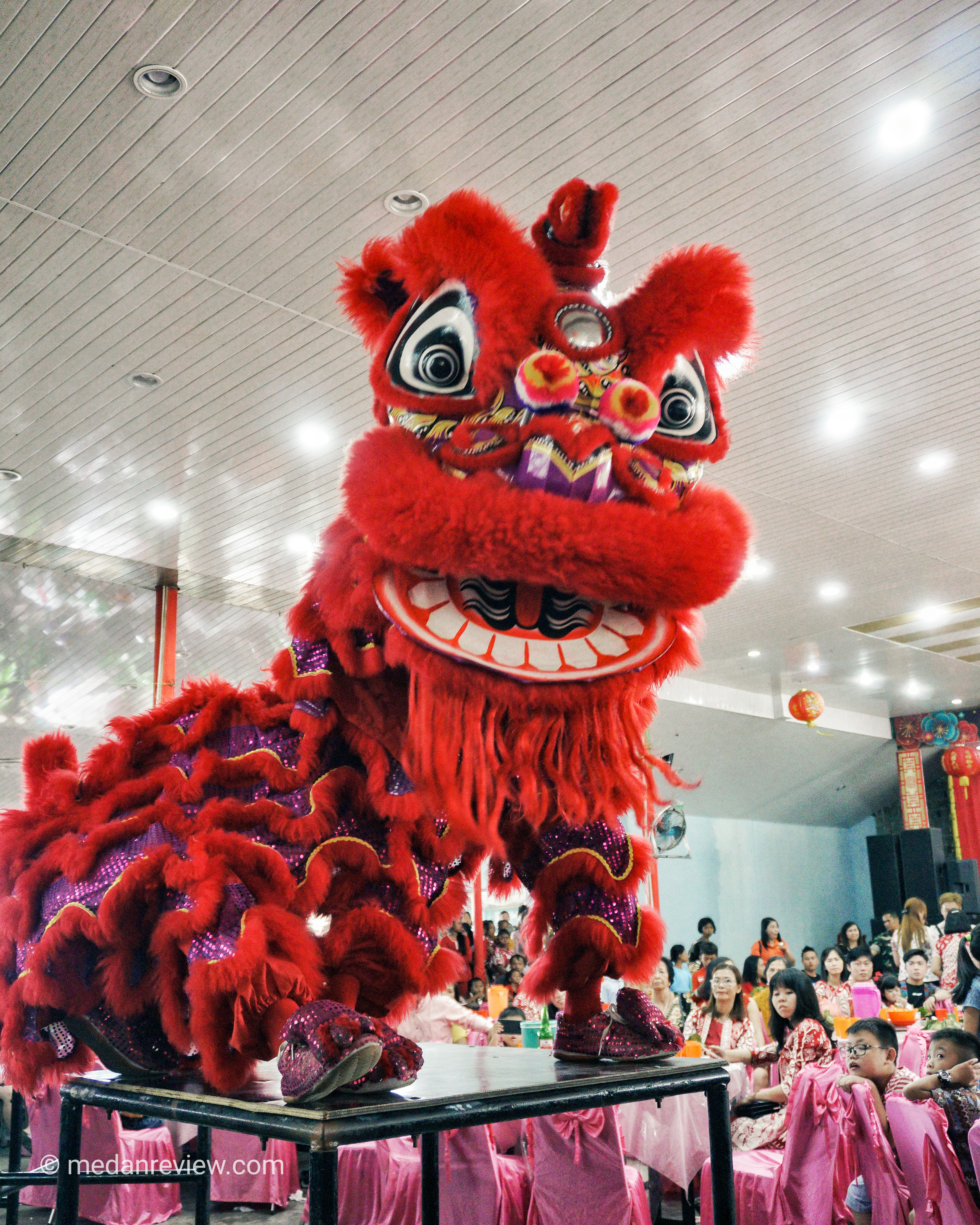 Pertunjukan Barongsai di Pantai Pondok Permai