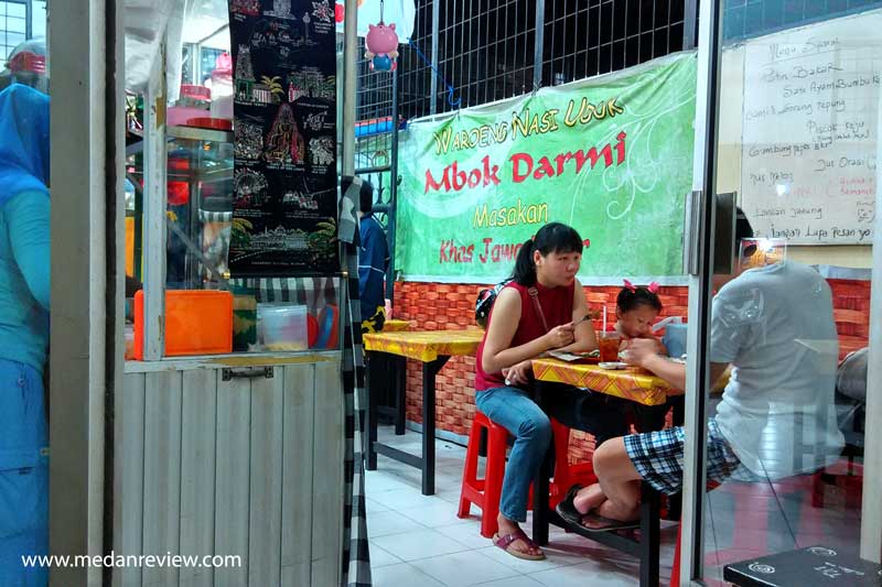 Waroeng Nasi Uduk Mbok Darmi Khas Jawa Timur