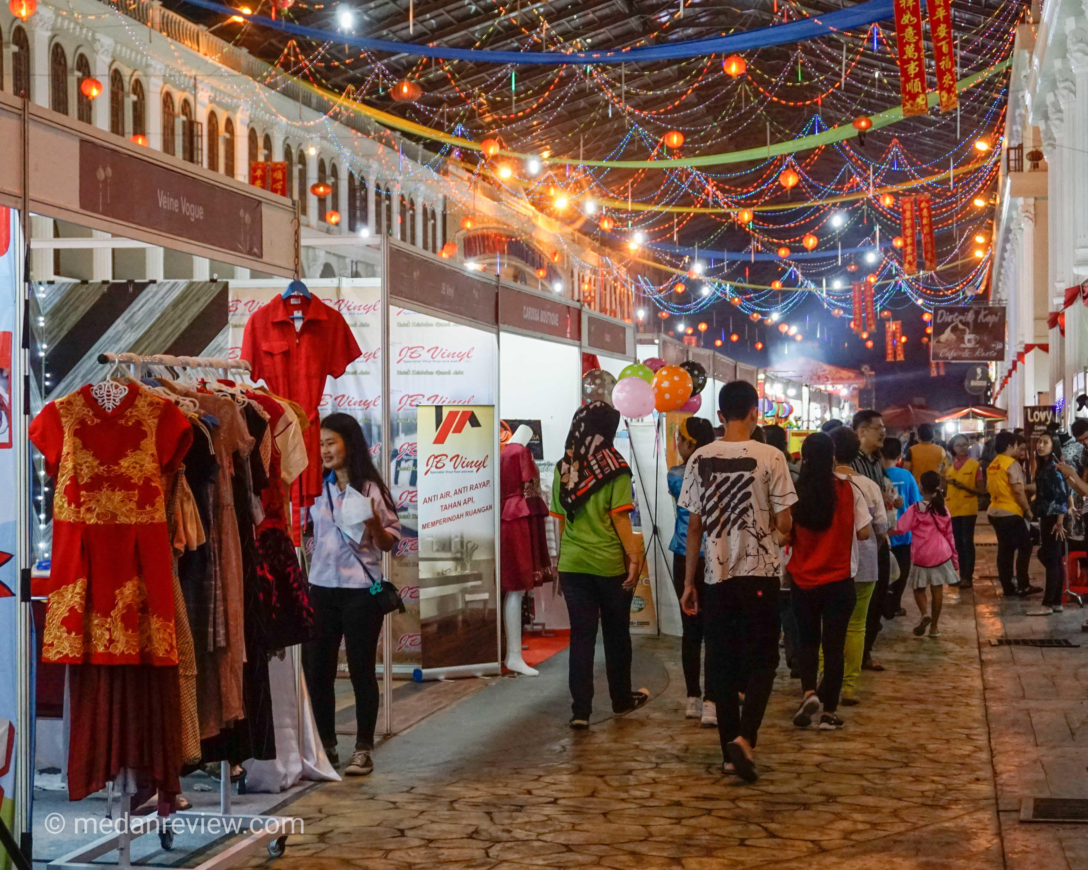 Pengunjung Imlek Fair CBD Polonia 2019 Semakin Malam, Semakin Ramai