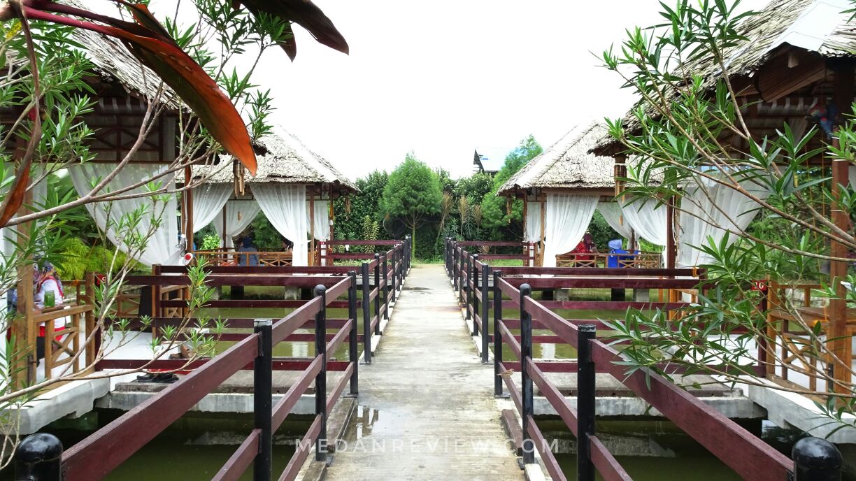 Pondok-Pondok di Restoran Pondok Telaga Ikan