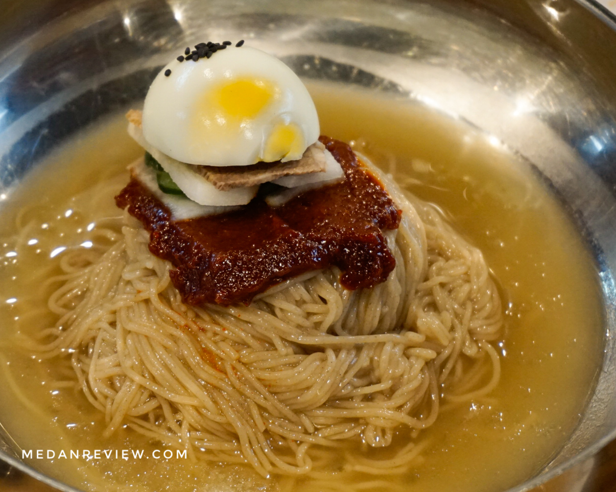 Bibimnaengmyeon - Mie dingin dicampur dengan saus lada merah (79K)